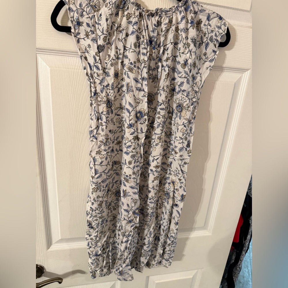 Ladies LOFT Blue Floral Ruffle V-Neck Blouse (inv# 177) - Picture 10 of 11